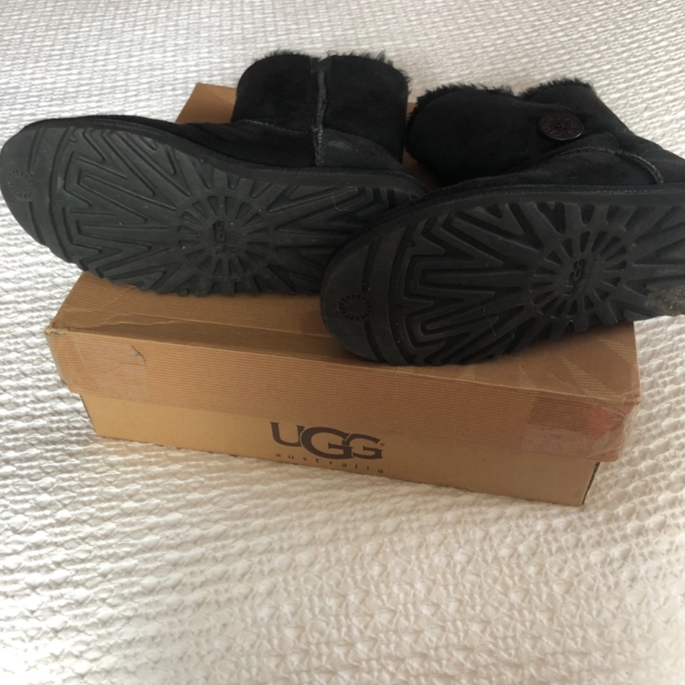 Button Bailey Ugg’s - image 3